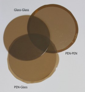 中間層を用いた表面活性化接合によるPolyethylene Naphthalate (PEN)フィルムとガラスの接合サンプル写真 © Tadatomo Suga 中間層を用いた表面活性化接合によるPolyethylene Naphthalate (PEN)フィルムとガラスの接合サンプル写真 © Tadatomo Suga