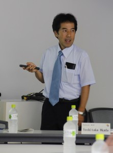 © 2014 東京大学 ブリーフィングで生産技術研究所 エネルギー工学連携研究センターの研究活動を紹介する鹿園直毅センター長/教授