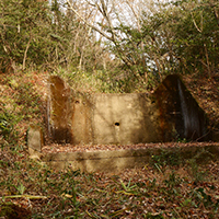 土堰堤(放水路がコンクリート製)