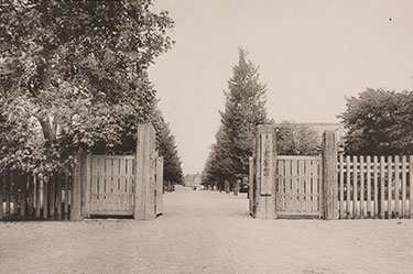 写真:1911(明治44)年頃の東京大学正門
