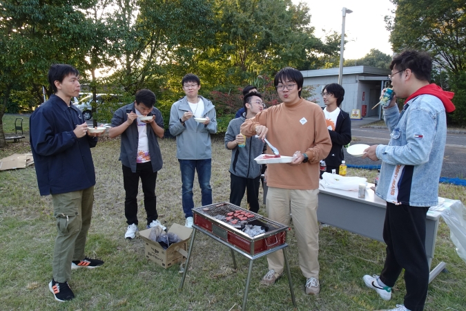 大学院1~3年生の歓談交流の様子