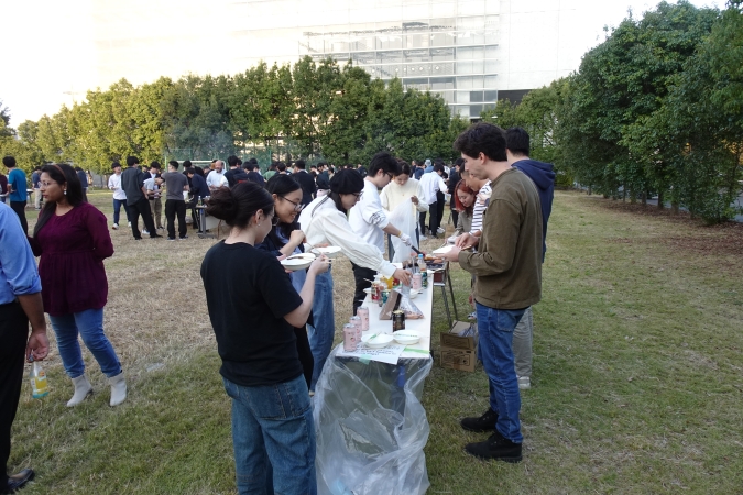 大学院1~3年生の歓談交流の様子