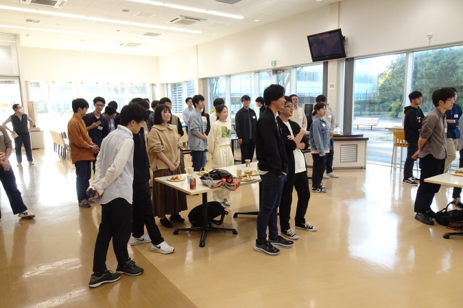 大学院1~3年生の歓談交流の様子