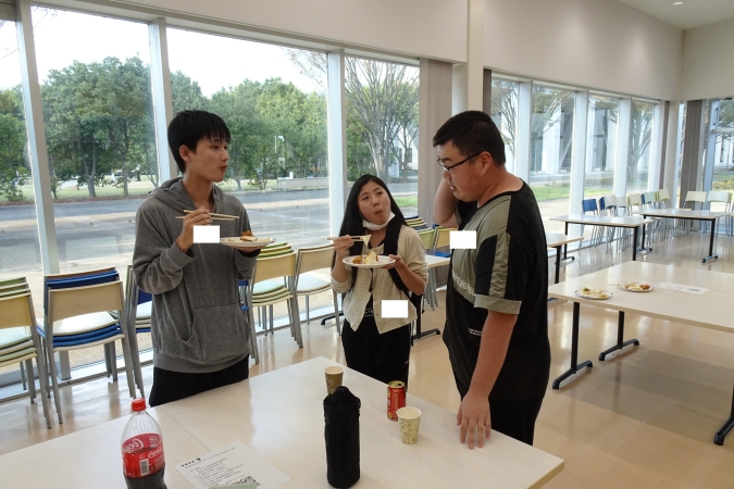 大学院1~3年生の歓談交流の様子