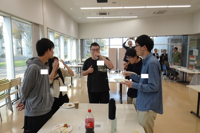 大学院1~3年生の歓談交流の様子