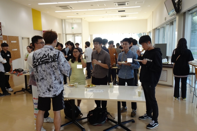 大学院1~3年生の歓談交流の様子