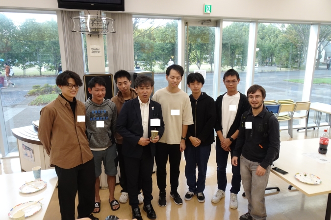 大学院1~3年生の歓談交流の様子