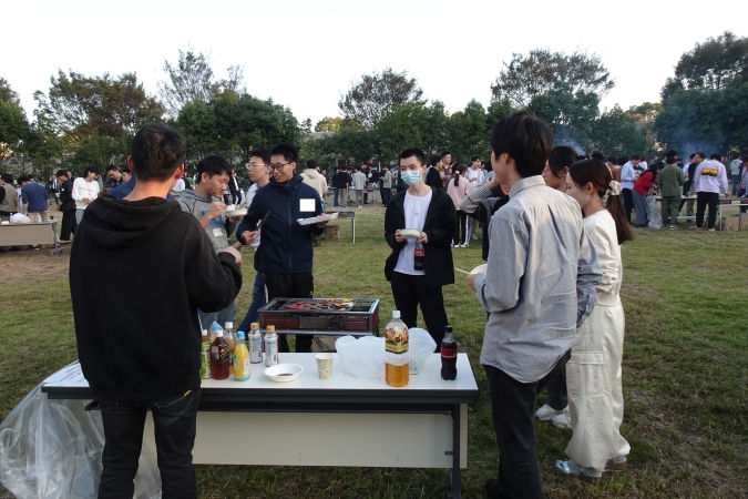 大学院1~3年生の歓談交流の様子