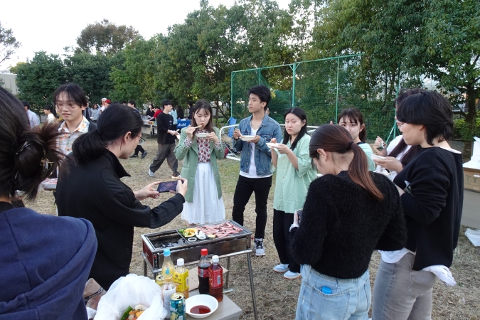 大学院1~3年生の歓談交流の様子
