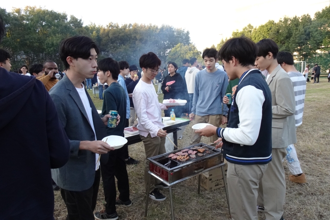大学院1~3年生の歓談交流の様子